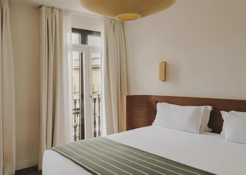 Quarto Duplo Superior com varanda — Hotel Regina Barcelona