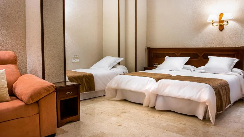 Camera Quadrupla Premium — Hotel Reina Cristina