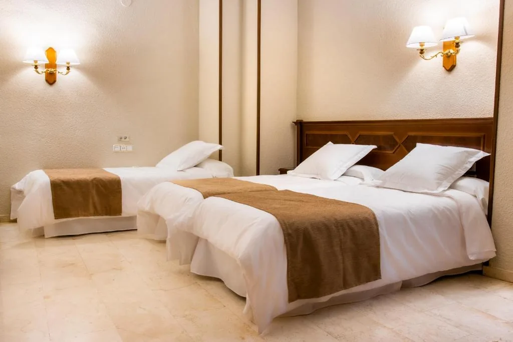 Camera Tripla — Hotel Reina Cristina