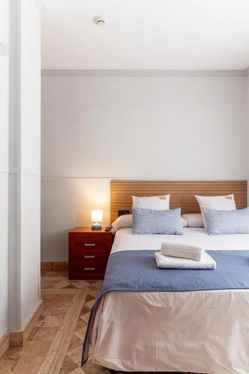 Tweepersoonskamer - 1 of 2 bedden — Hotel Reina Mora