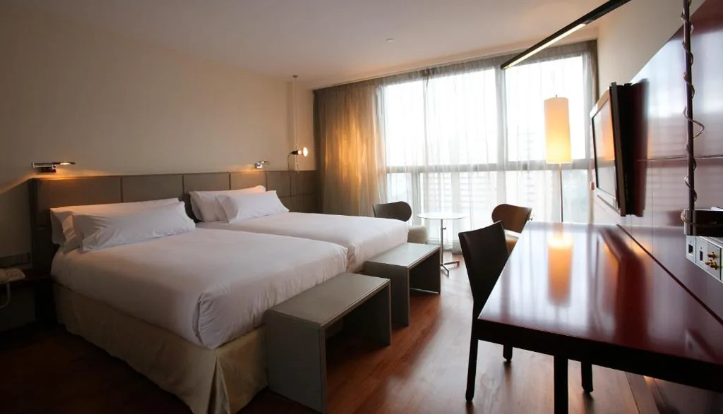 Double Room (2 adults + 1 child) - 1 or 2 Beds — Hotel Reina Petronila