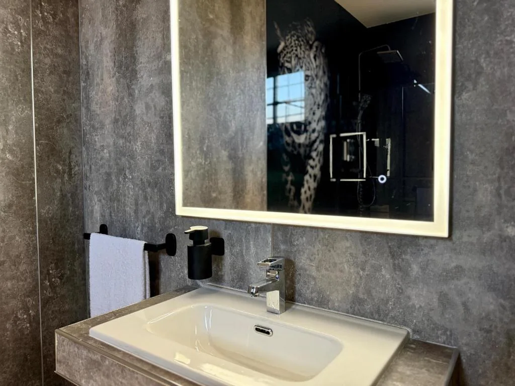 Deluxe-Dreibettzimmer — Hotel Reset
