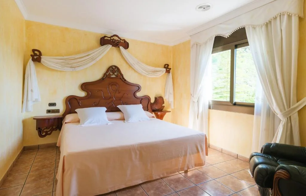 Chambre Double avec baignoire spa — Hotel Restaurant Cal Petit