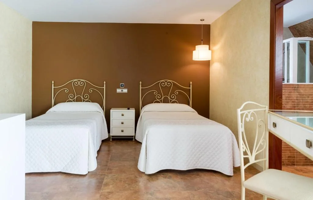 Chambre Double Supérieure - 2 lits — Hotel Restaurant Cal Petit