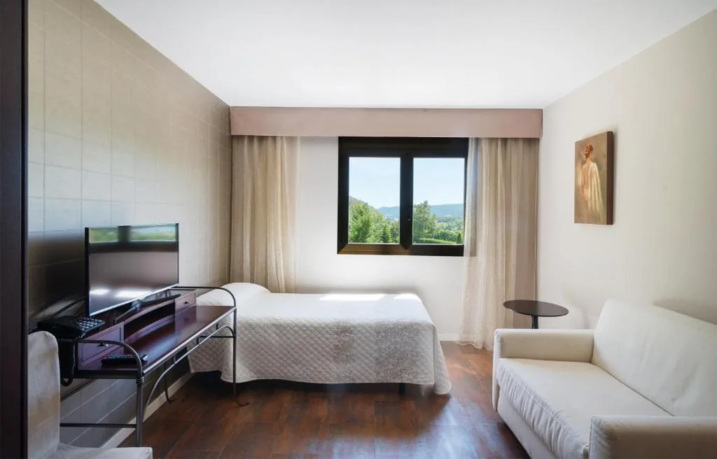 Chambre Triple Supérieure — Hotel Restaurant Cal Petit