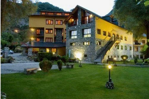 Juniorsuite met balkon — Hotel Restaurant Castellarnau