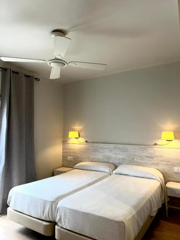 Habitación Doble ( 2 camas) con parking gratuito — Hotel & Restaurant Figueres Parc