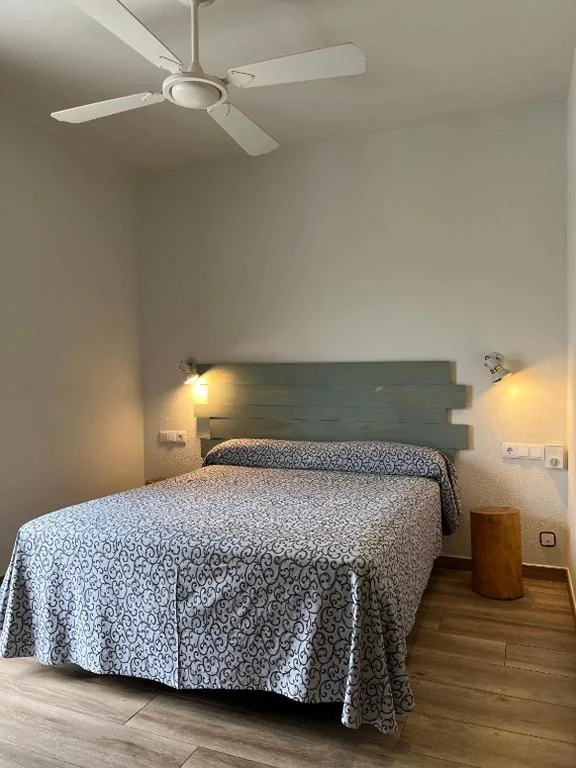 Habitación Doble con aparcamiento gratuito incluido — Hotel & Restaurant Figueres Parc