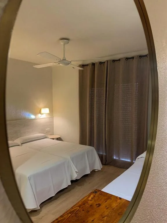 Habitación Doble con aparcamiento gratuito incluido - 1 o 2 camas — Hotel & Restaurant Figueres Parc