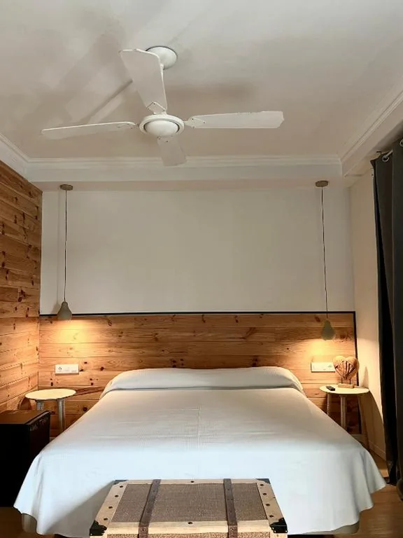 Suite Junior con aparcamiento gratuito — Hotel & Restaurant Figueres Parc