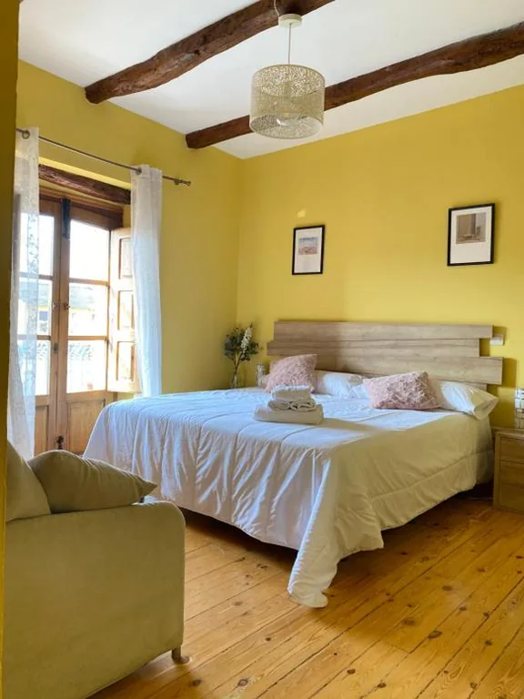 Deluxe-Zimmer mit extragroßem Doppelbett — Hotel Restaurante Agapio de TRESNIÑO