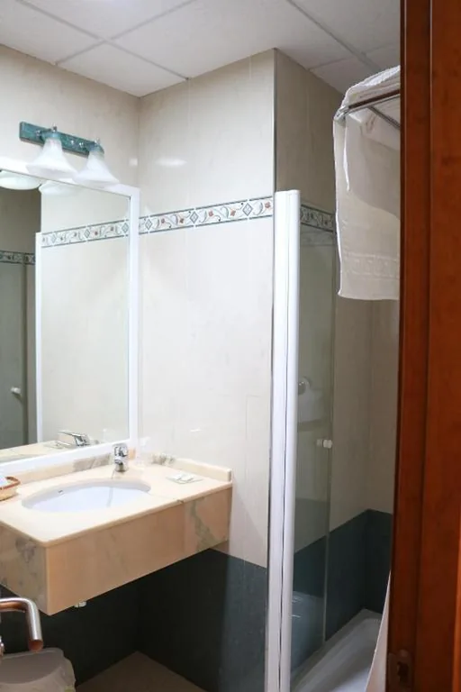 Habitación Individual — Hotel Restaurante Blanco y Verde