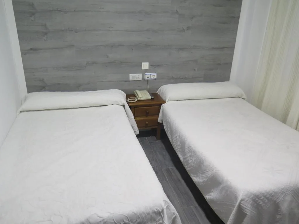 Double Room - Twin Beds — Hotel Restaurante Boabdil