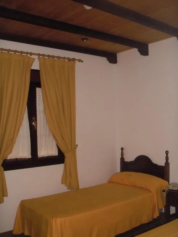 Tweepersoonskamer - 1 of 2 bedden — Hotel Restaurante Calderon