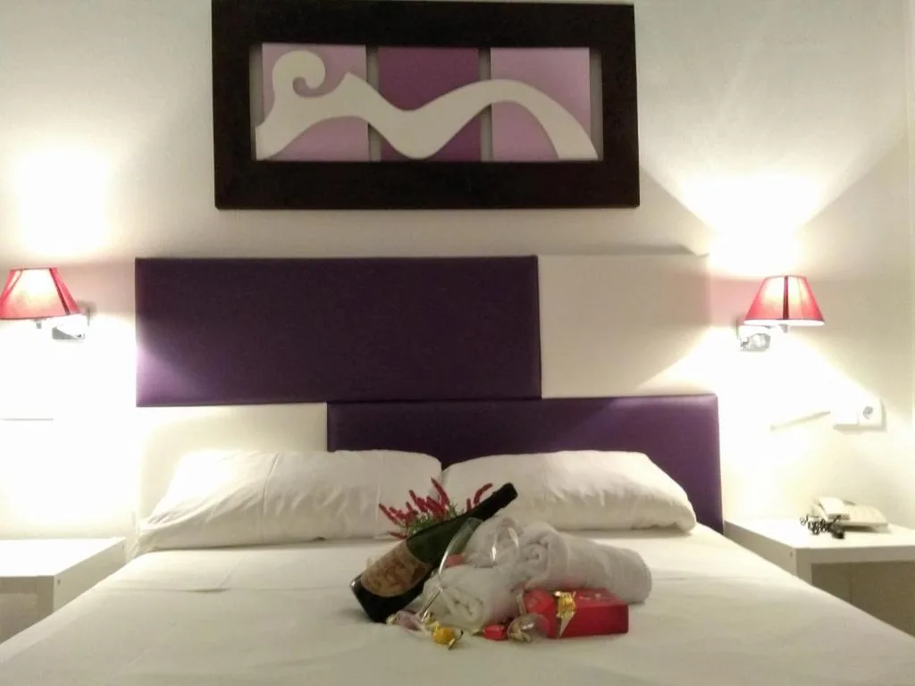 Camera con letto matrimoniale — Hotel Restaurante Campomar