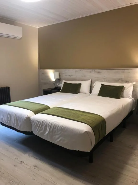 バリアフリー対応ツインルーム — Hotel Restaurante El Montico