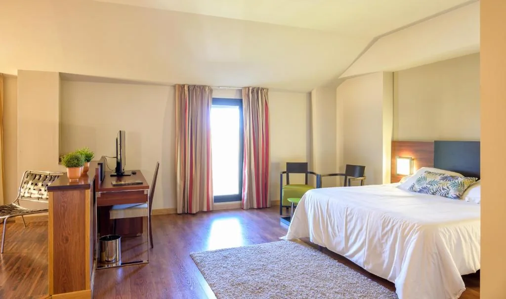 Suite — Hotel Restaurante El Valles 4 ESTRELLAS