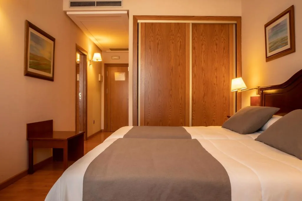 Habitación Familiar (2 habitaciones comunicadas) — Hotel Restaurante Emilio