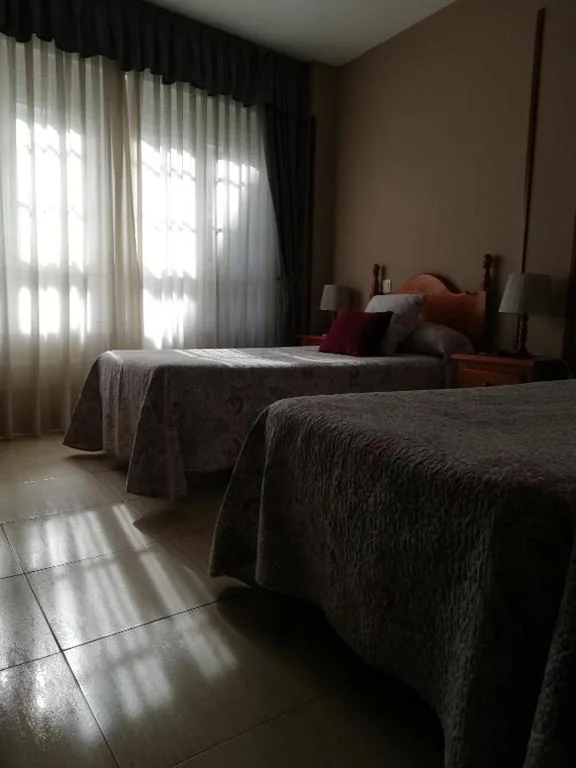 Habitación Doble Estándar - 2 camas — Hotel Restaurante Oviedo