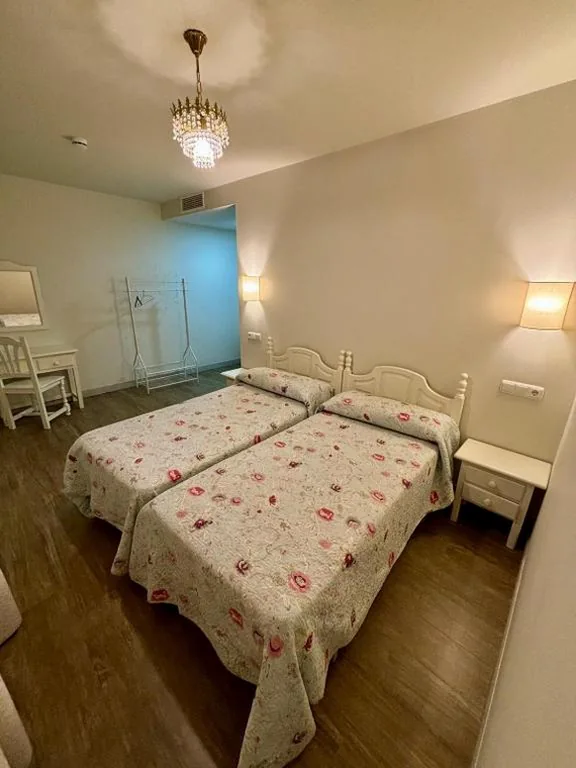 Habitación Doble - 2 camas — Hotel Restaurante Paneque
