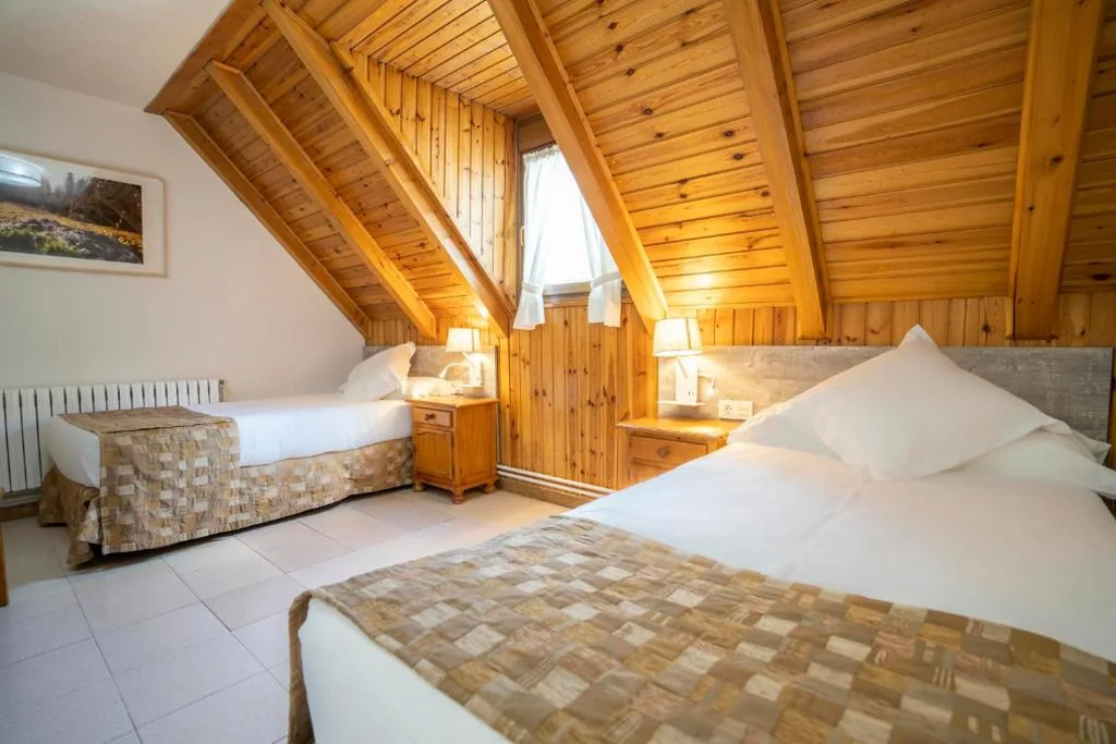 Habitación Doble Clásica — Hotel & Restaurante Peña