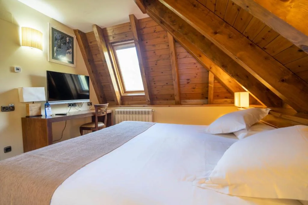 Habitación Doble Superior - Ático — Hotel & Restaurante Peña