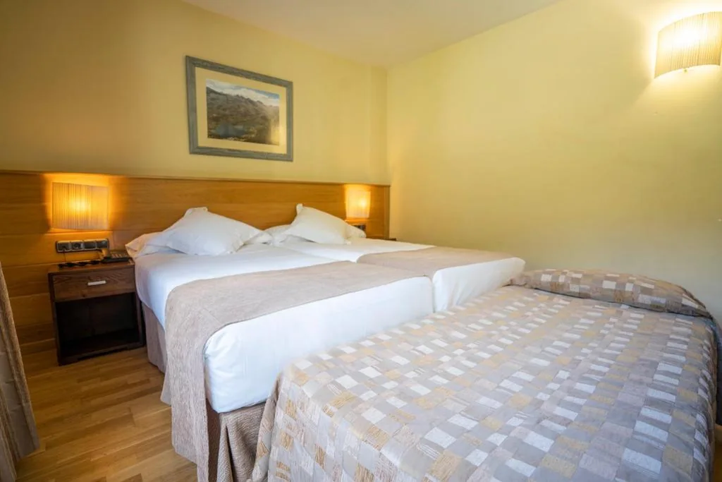 Habitación Triple — Hotel & Restaurante Peña