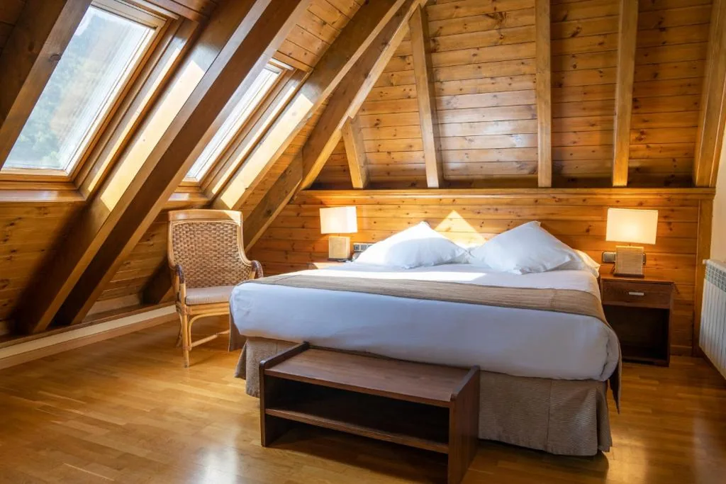 Suite Junior con bañera de hidromasaje — Hotel & Restaurante Peña