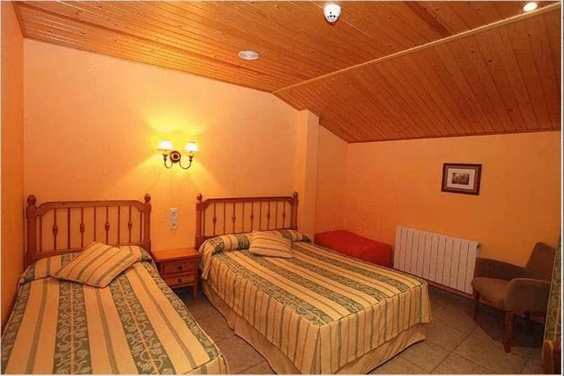 Quadruple Room — Hotel Restaurante Revestido
