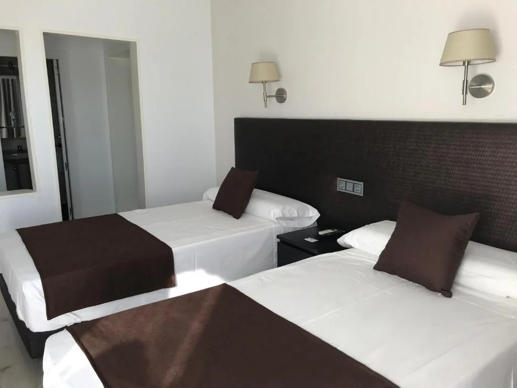 Tweepersoonskamer met 2 bedden — Hotel Restaurante Santa Cruz