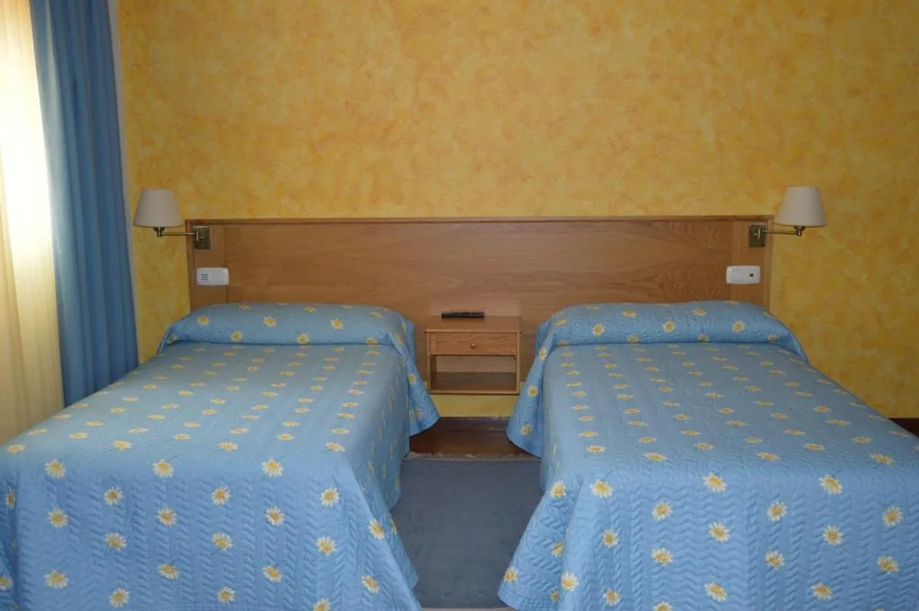 Quarto Familiar com casa de banho partilhada — Hotel Restaurante Val