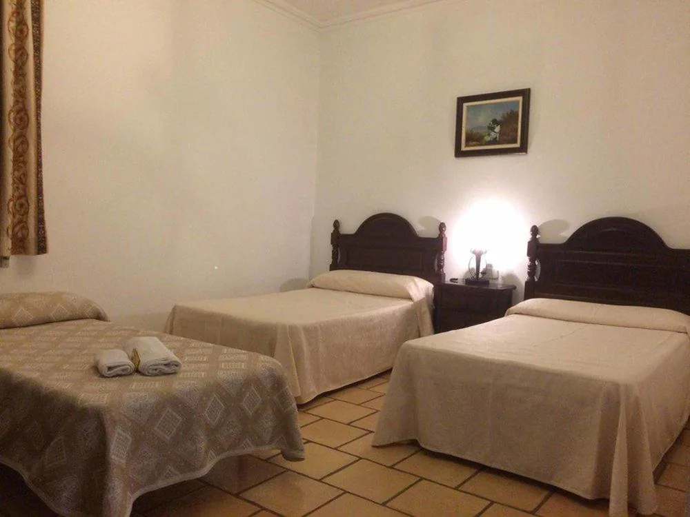 Dreibettzimmer — Hotel-Restaurante Venta Tomas