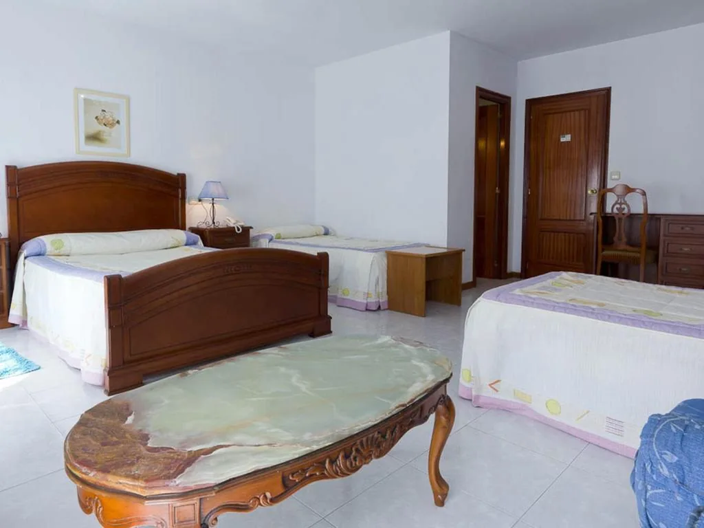 Dreibettzimmer — Hotel Restaurante Xaneiro