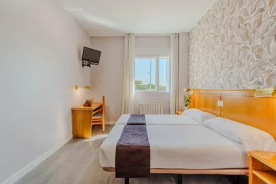 Hotel Rey Arturo Burgos — Foto 2