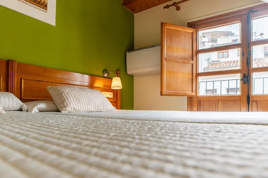 バルコニー付きダブルルーム - シングルベッド1台または2台 — Hotel Rey Don Jaime