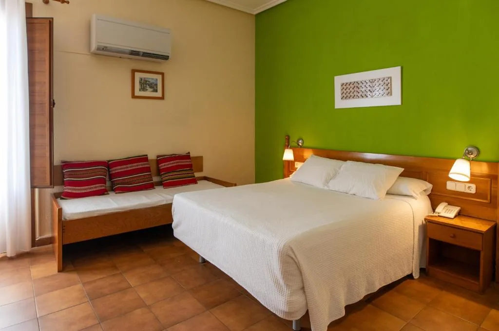 トリプルルーム — Hotel Rey Don Jaime
