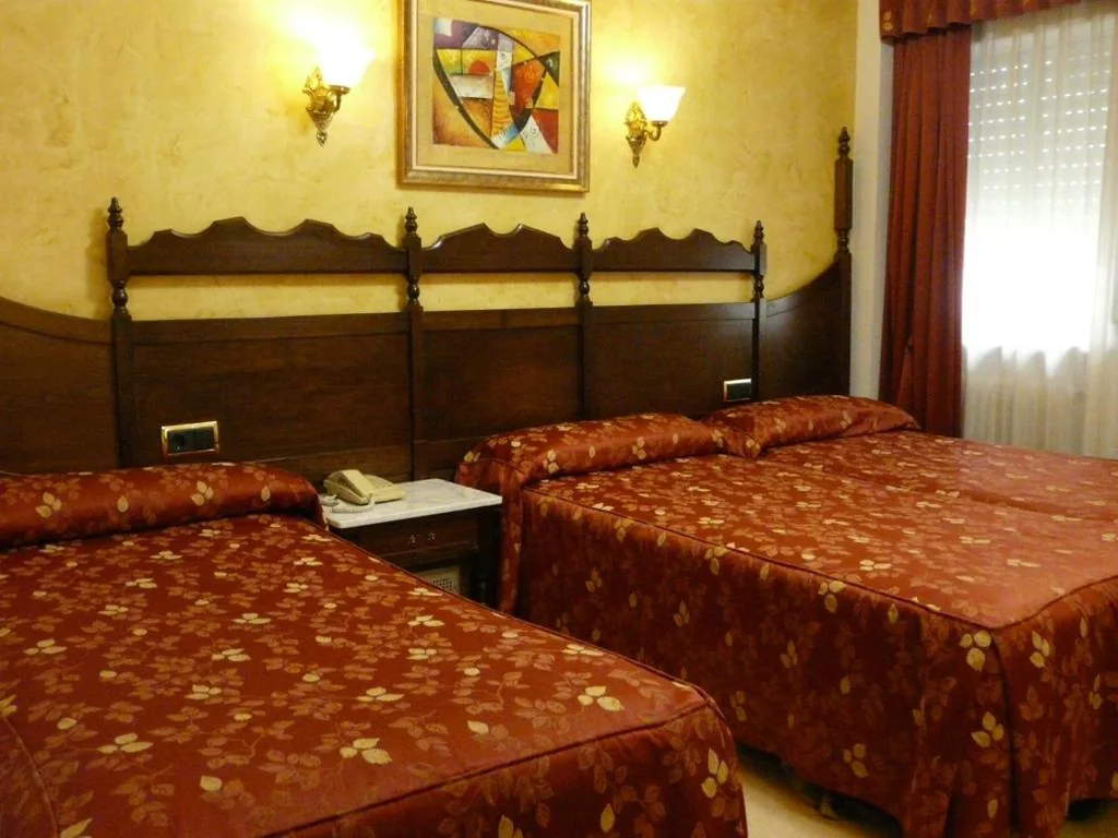 トリプルルーム — Hotel Reyes Catolicos
