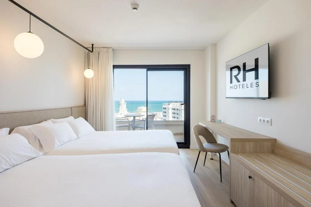 Habitación Cuádruple (4 adultos) — Hotel RH Arena - Todo Incluido