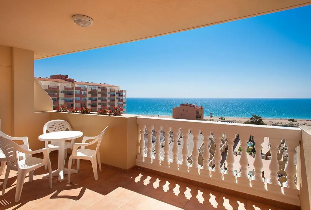 Loft con terraza y vistas al mar (2 adultos + 2 niños) — Hotel RH Casablanca Suites
