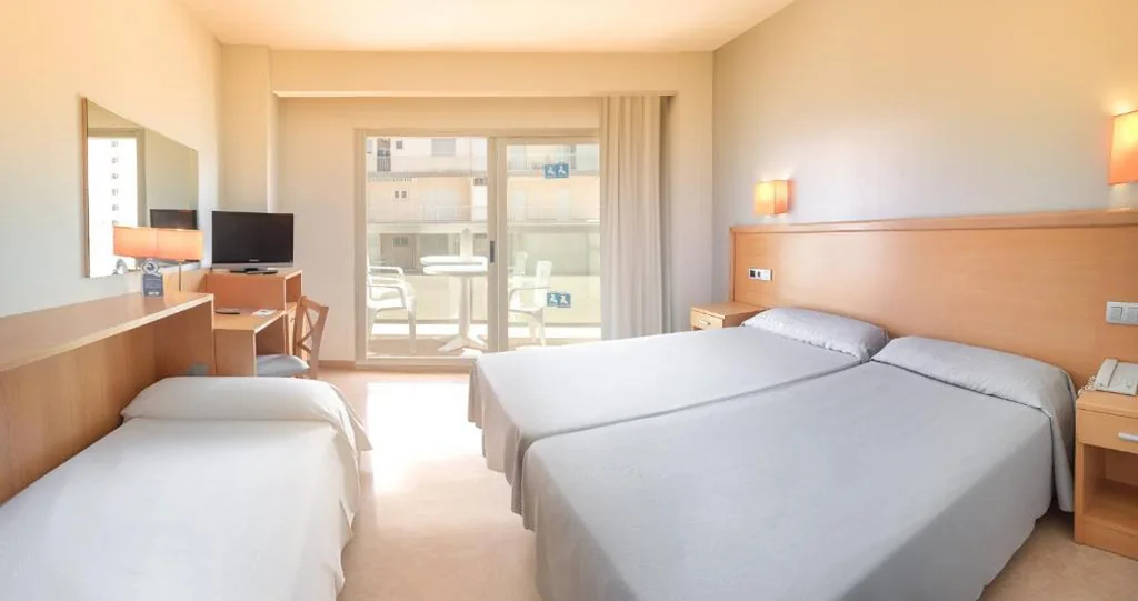 Doppelzimmer mit Zustellbett, Meerblick und Terrasse (2 Erwachsene + 1 Kind) — Hotel RH Gijón & Spa