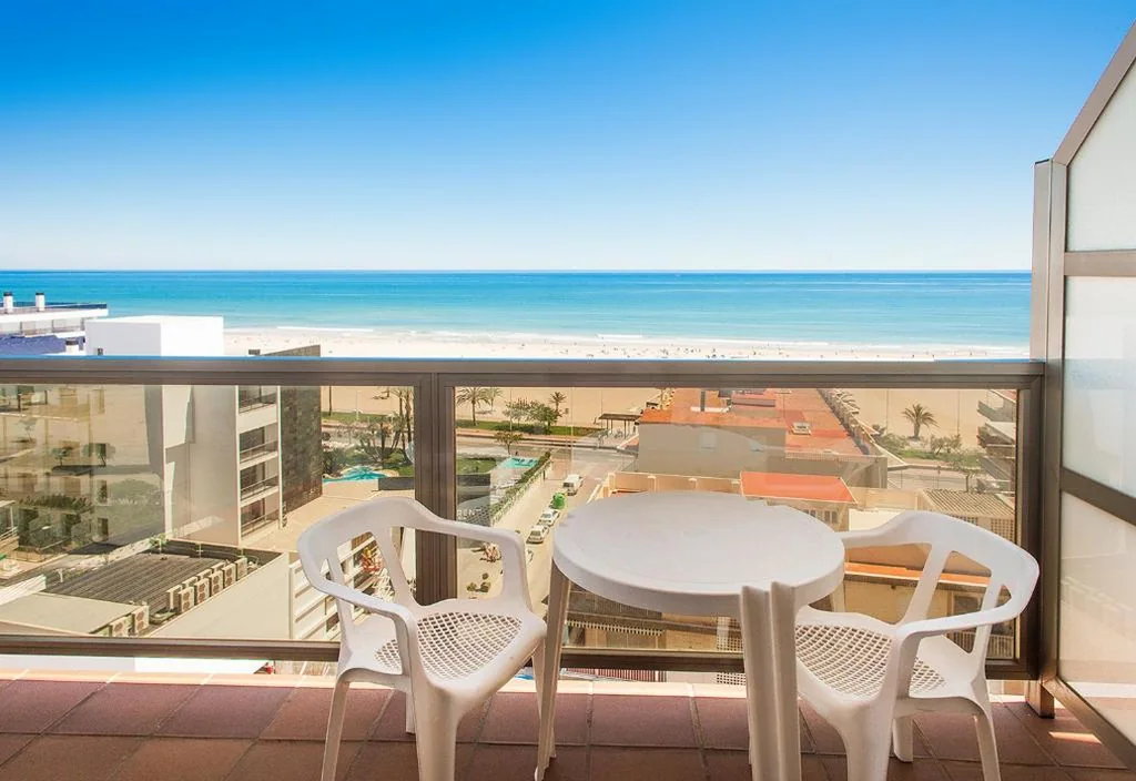 Doppelzimmer mit Zustellbett, Meerblick und Terrasse (3 Erwachsene) — Hotel RH Gijón & Spa