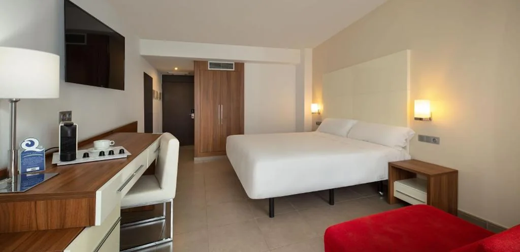 Camera doppia Standard con terrazza — Hotel RH Portocristo & Wellness