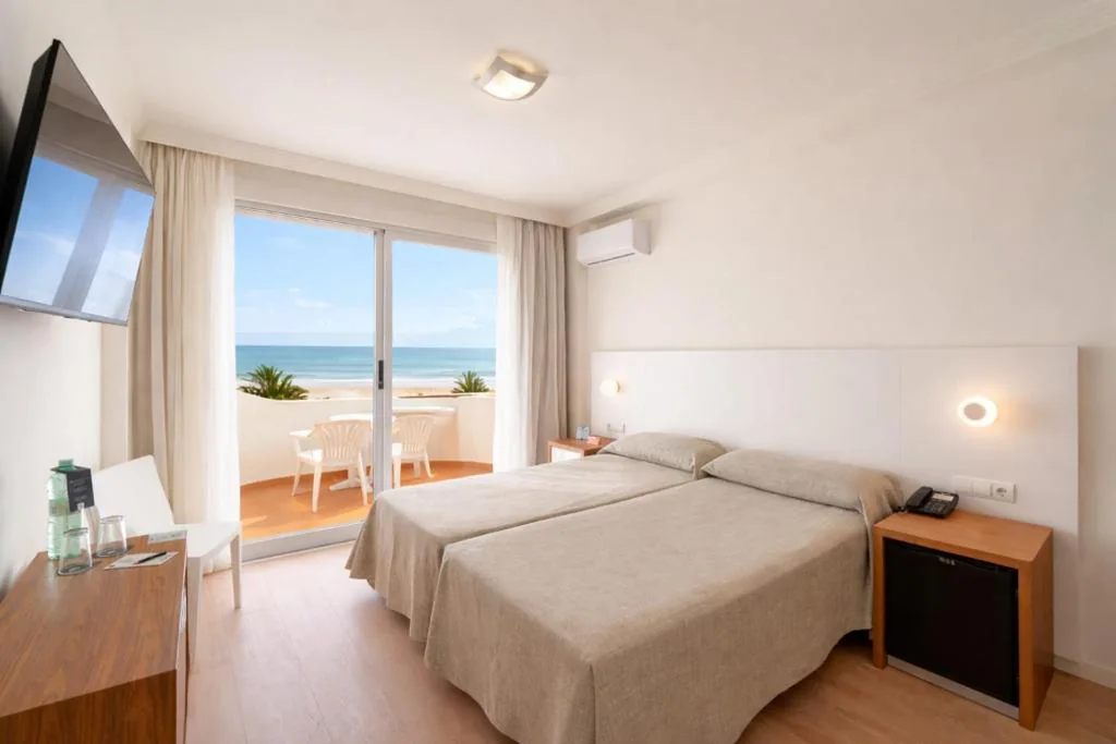Habitación Doble con terraza y vistas al mar - 1 o 2 camas — Hotel RH Riviera - Adults Only