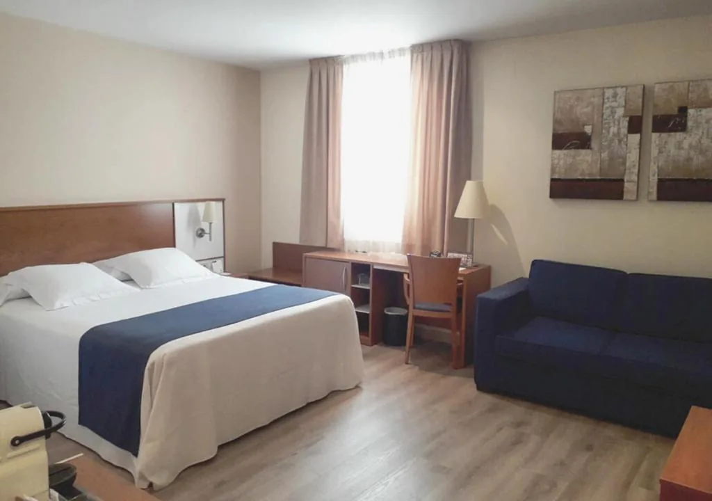 Deluxe Room (2 adults) — Hotel RH Sorolla Centro