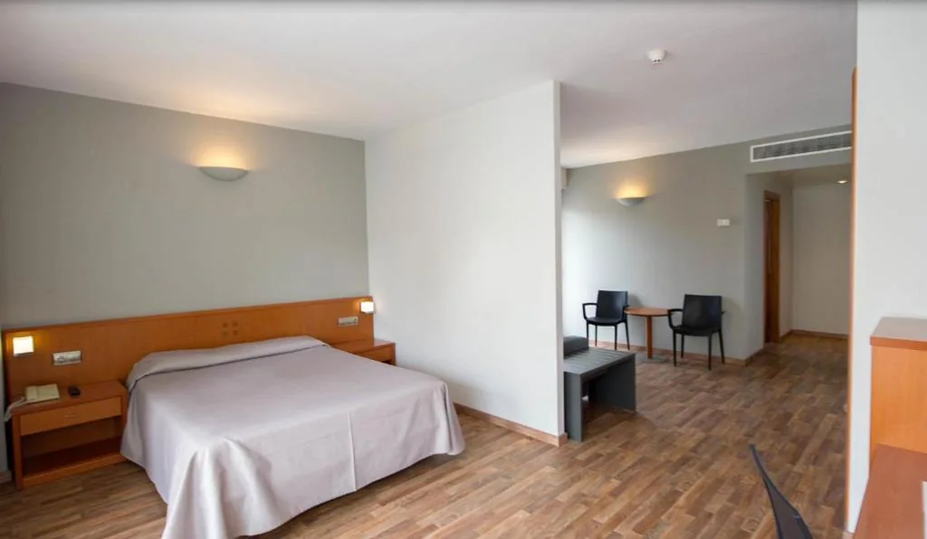 Suite junior avec terrasse (2 adultes + 3 enfants) — Hotel RH Vinaros Playa & Spa 4* Sup