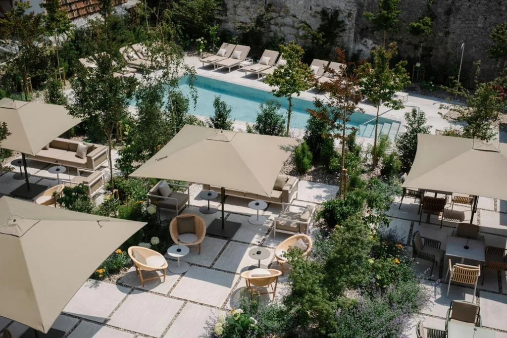 Habitación con cama grande — Hotel Rhin Garden