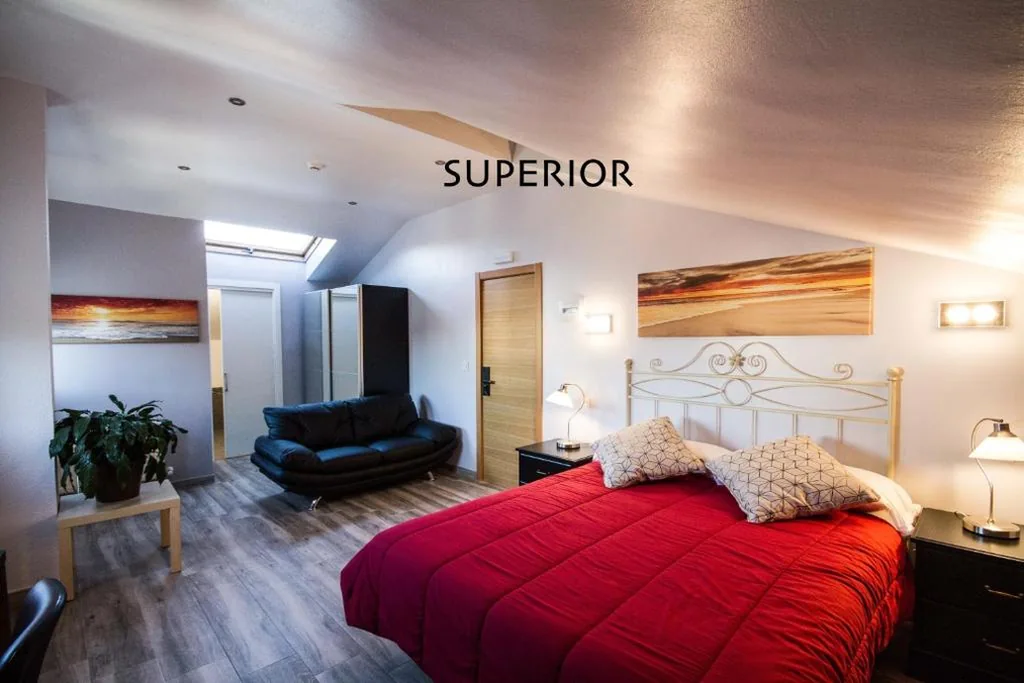 大型ベッドとエキストラベッド付きスーペリアルーム — Hotel Ria de Bilbao