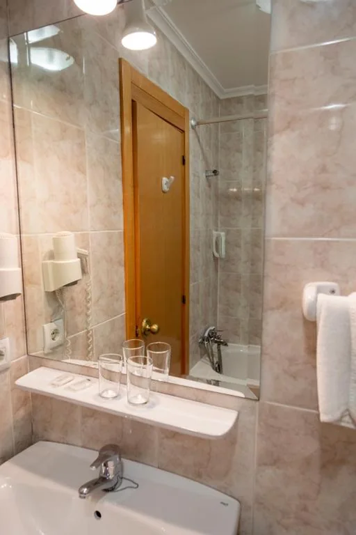Budget tweepersoonskamer — Hotel Ría de Suances