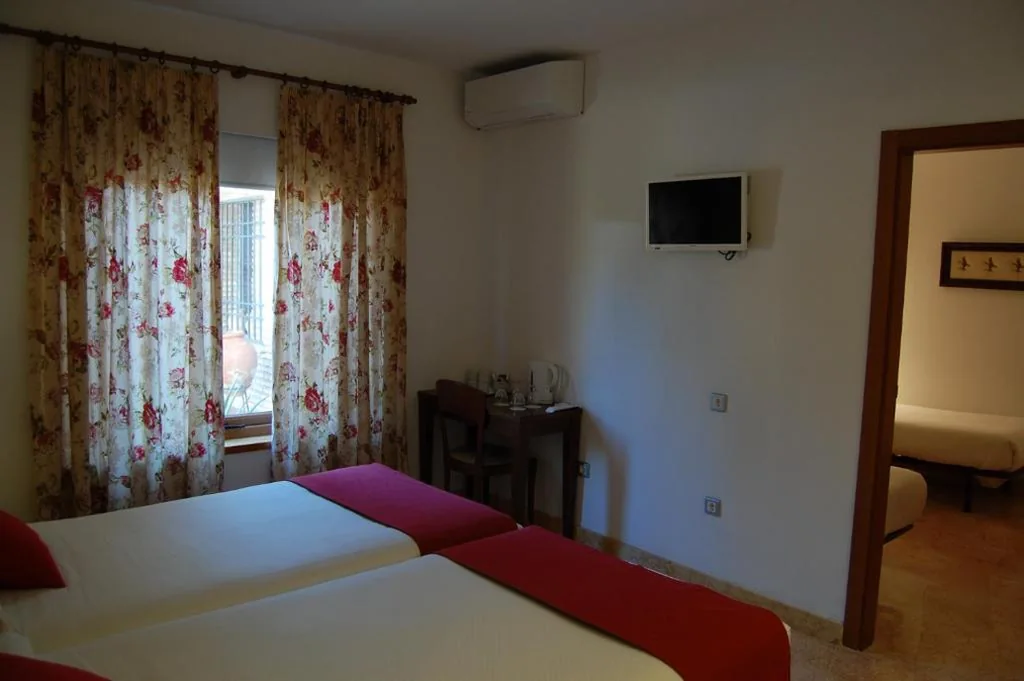 2 habitaciones dobles comunicadas con parking — Hotel Riad Arruzafa