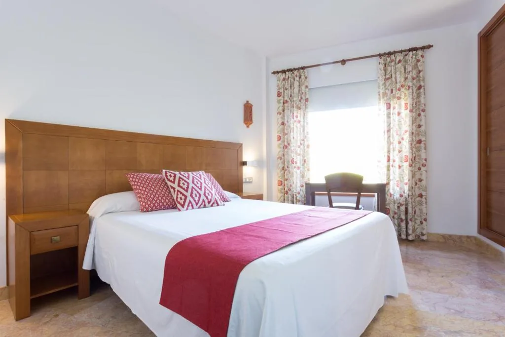 Habitación Doble con aparcamiento — Hotel Riad Arruzafa